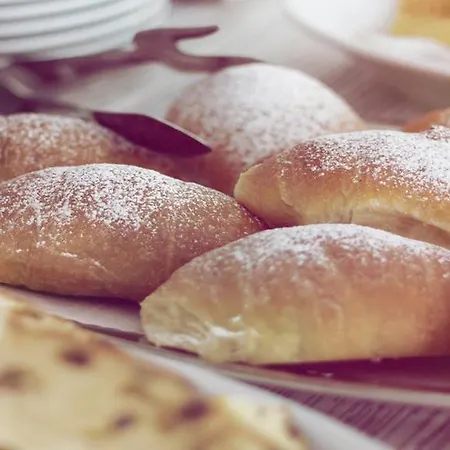 Отель Aria Di Mare - Bed & Brunch In Centro A Риччоне