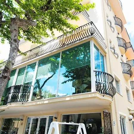 Aria Di Mare - Bed & Brunch In Centro A Риччоне