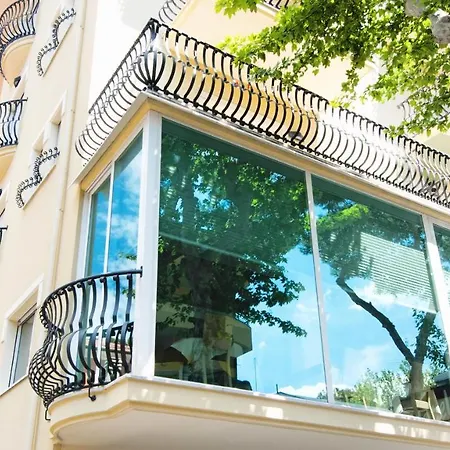 Отель Aria Di Mare - Bed & Brunch In Centro A Риччоне