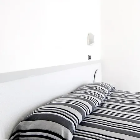 Отель Aria Di Mare - Bed & Brunch In Centro A 3*